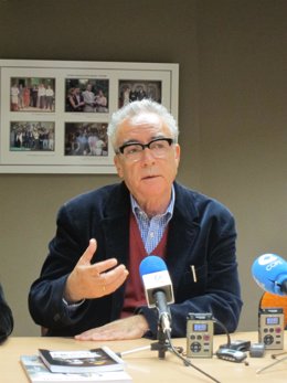 Juan José Millás En La Asociación De Periodistas De Cáceres