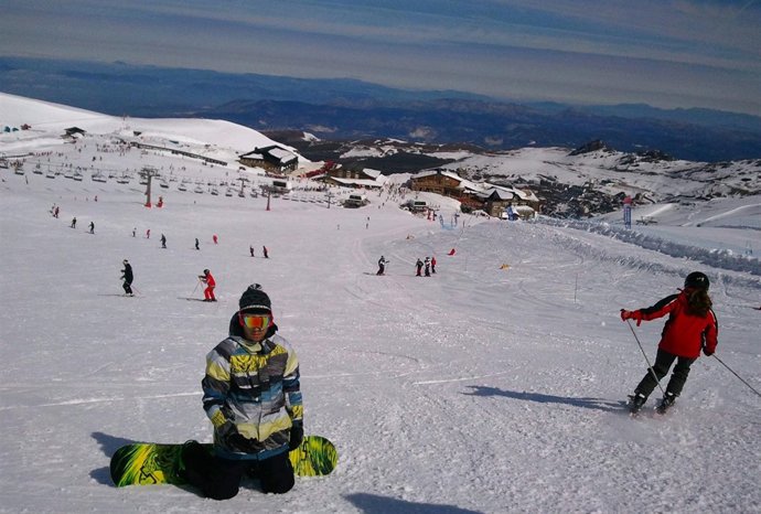 Esquiadores en Sierra Nevada