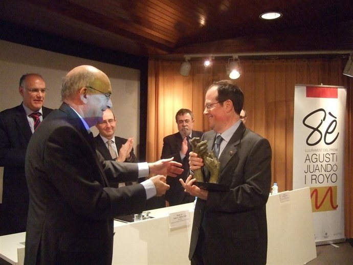 El presidente del TSJC premia por la normalización lingüística al juez Del Amo