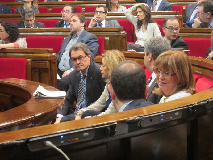 Artur Mas, Joana Ortega e Irene Rigau, en el Pleno del Parlament