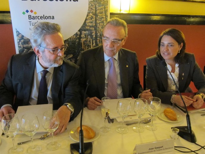 P.Duran, J.Gaspart (Turisme de Barcelona) y S.Recasens  (Ayto)