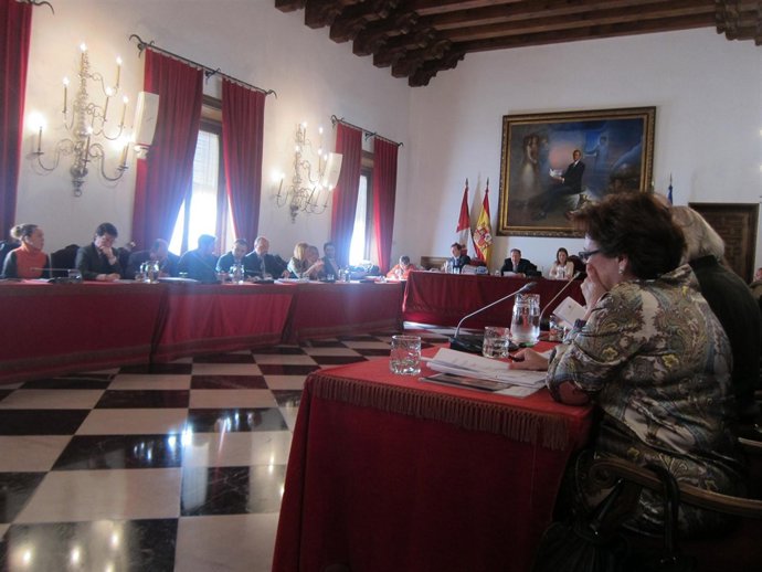 La Concejala No Adscrita Marcelina Elviro, En Un Pleno Del Ayto De Cáceres