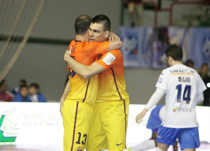 Wilde y Sergio Lozano celebran un gol ante Umacon