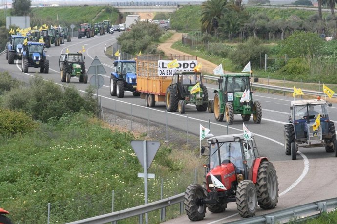 Tractorada convocada por COAG y UPA.