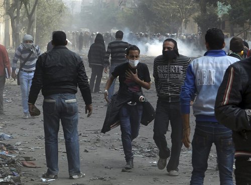 Enfrentamientos Entre La Policía Y Los Manifestantes En El Cairo, Tahrir, Egipto
