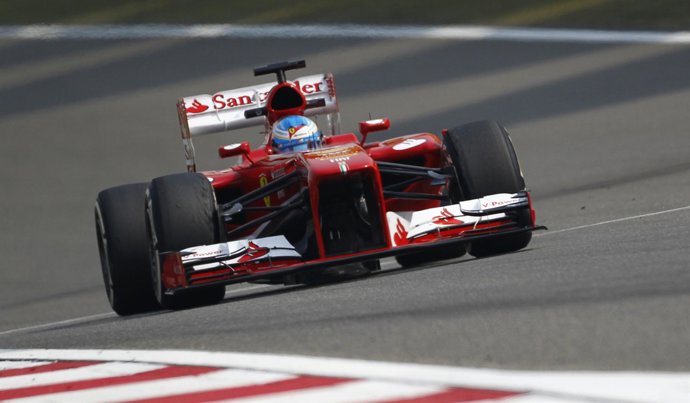 El piloto español Fernando Alonso en los libres del GP China 2013