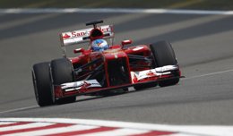 El piloto español Fernando Alonso en los libres del GP China 2013