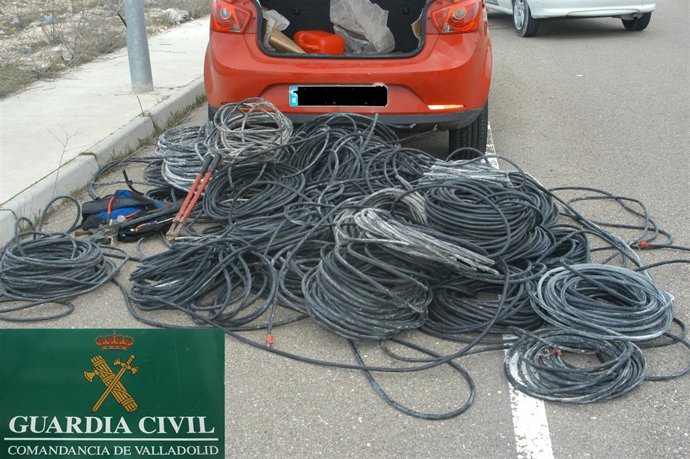 Material intervenido por la Guardia Civil a los tres detenidos.