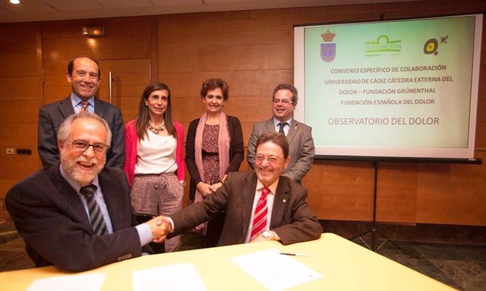 Un momento de la firma del convenio