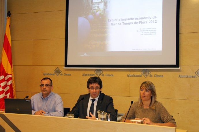 J.Comas(Temps de Flors),C.Puigdemont (alcalde Girona),C.Cunyat(concejal Turismo)