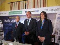 Monago dice que las fotovoltaicas del norte para "cobrar prima" desvirtúan la "vocación sincera" del sur por el sector