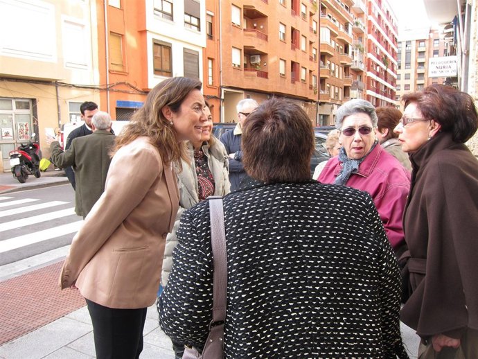 Gamarra charla con los vecinos de la calle Oviedo