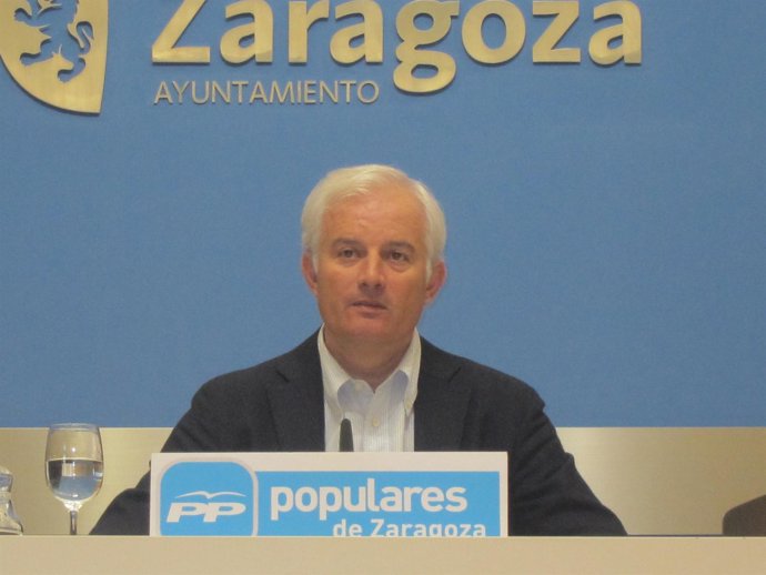 El portavoz del grupo municipal del PP, Eloy Suárez