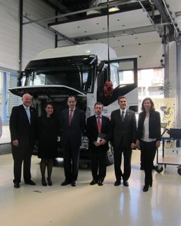 Enrique Ossorio visita la fábrica de Bosch