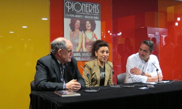 Pepa Aniorte junto al director del TCM, César Oliva y el concejal Rafael Gómez