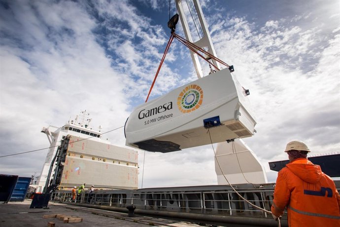 Gamesa inicia el montaje de su aerogenerador 'offshore' de 5 MW