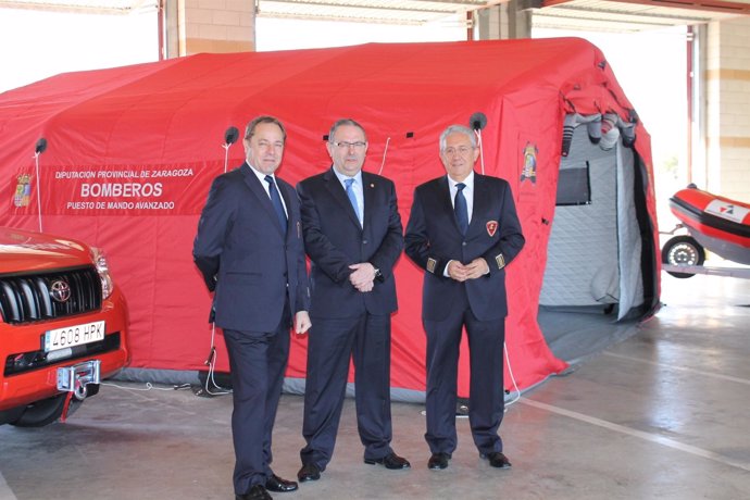 Sánchez, Lario y Medina han presentado los nuevos medios para bomberos de la DPZ