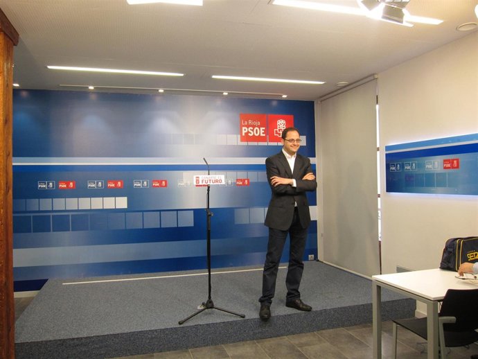 El secretario general del PSOE de La Rioja, César Luena