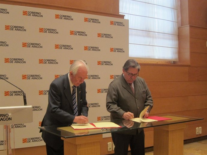 Bono y Teruel firman el convenio de impulso a las empresas de automoción.