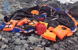 La Policía Nacional ha detenido a seis miembros de la tripulación de un remolcad