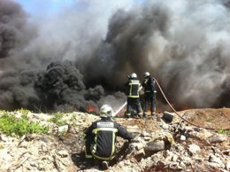 Incendio de un depósito de neumáticos