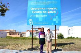 Oña y Ruiz reivindican el centro de salud de Los Pacos de Fuengirola valla 