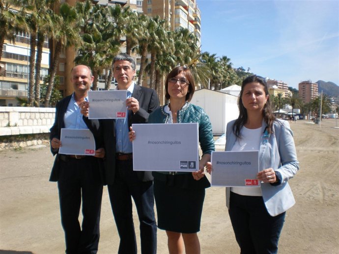 María Gámez y concejales socialistas contra el diseño de los nuevos chiringuitos