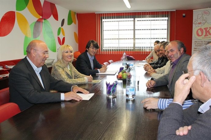 La subdelegada del Gobierno I.Manso y la junta de Afrucat