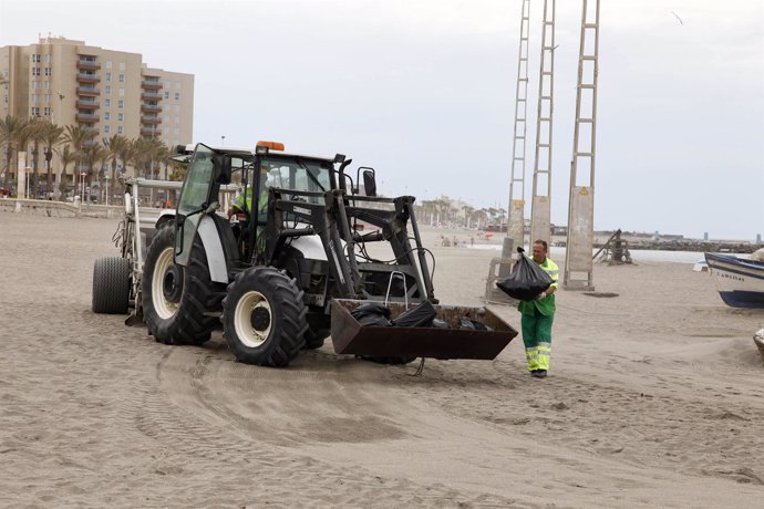 Limpieza de las playas de Almería