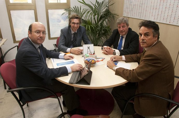 Un momento del encuentro de Navas con responsables de Asfaco
