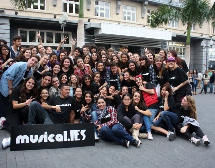Alumnos participantes en Musical.IES