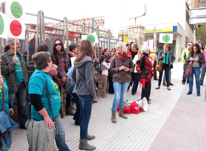 Escrache ante la sede del PP