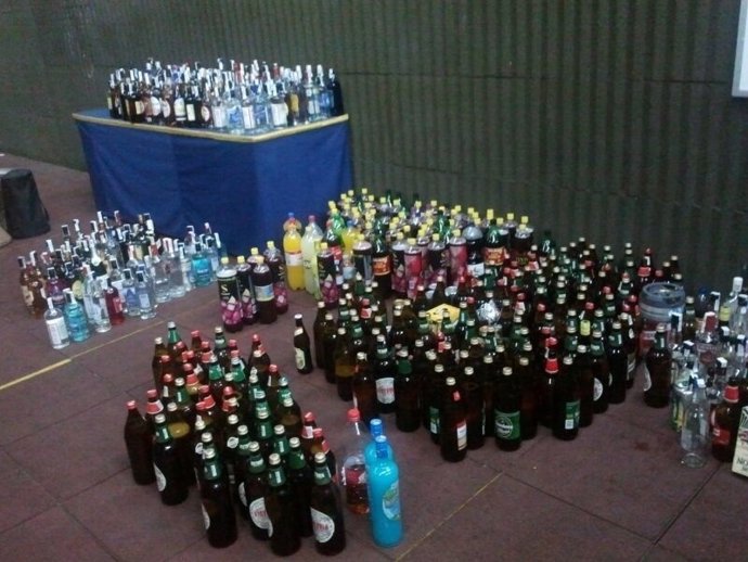 Botellas incautadas en la fiesta de la primavera Málaga no autorizada botellón