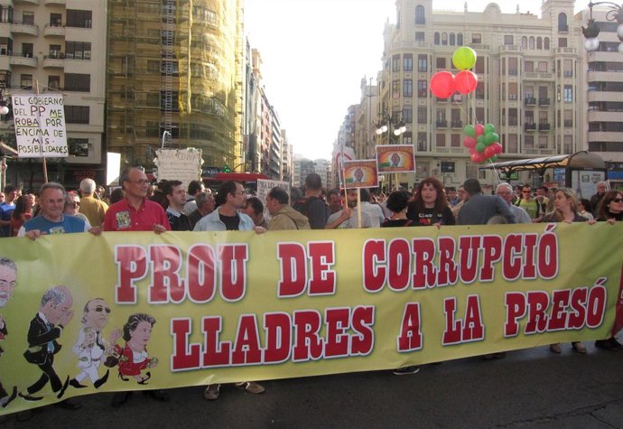 Cabecera de la manifestación contra la corrupción en Valencia