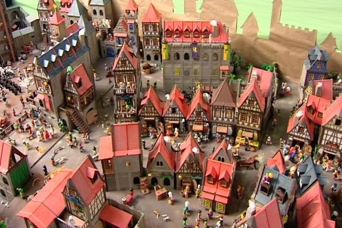 La primera edición de la feria de coleccionistas de Playmobil celebrada en Pozue
