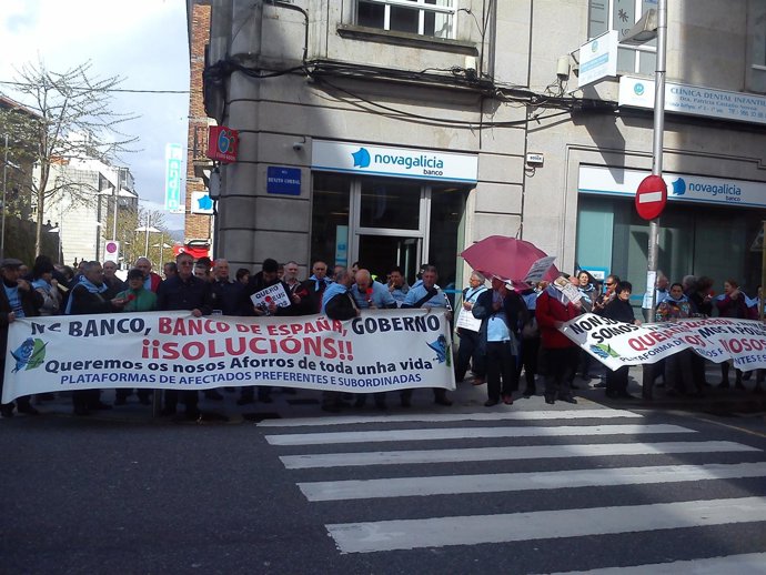 Protesta de afectados por las preferentes en Pontevedra