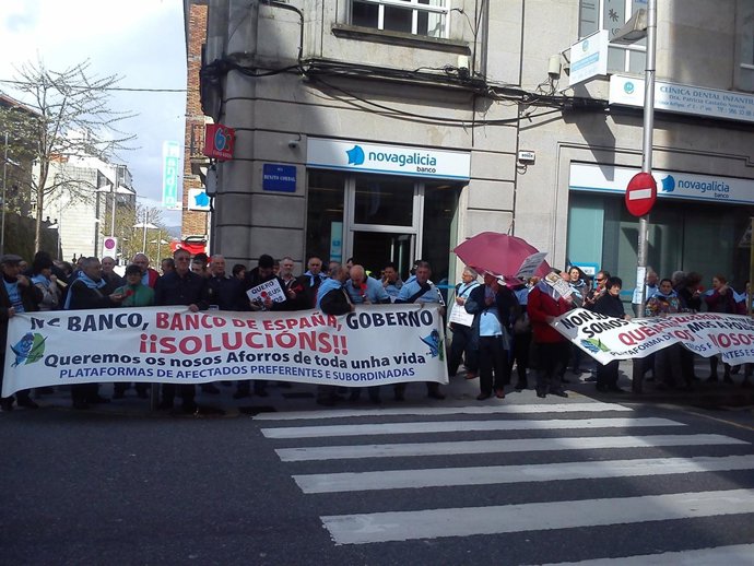 Protesta de afectados por las preferentes en Pontevedra