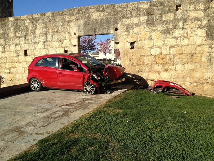 Coche accidenta en el monasterio de Sant Cugat