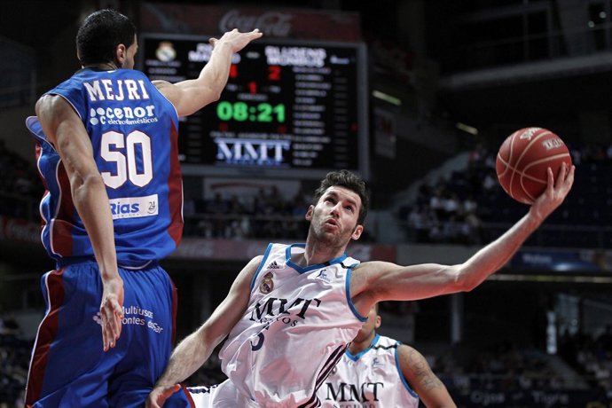 El Real Madrid pierde ante el Blusens Monbus 