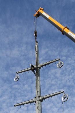 Desmantelamiento de una línea de alta tensión en Palafrugell