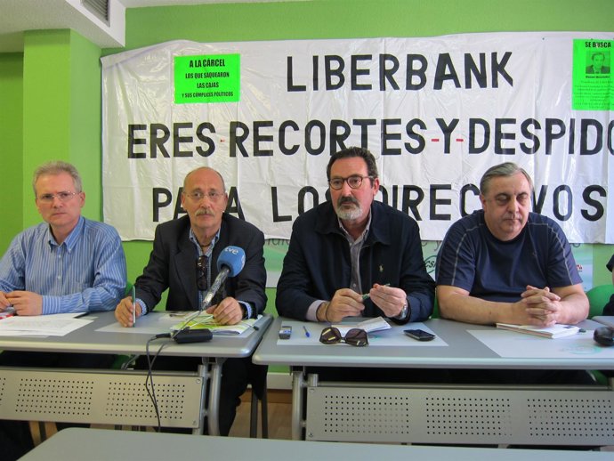 Estébes (I), Manzanedo (2I) y Rodríguez (2D)