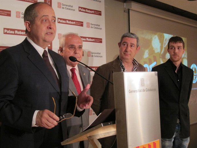 Felip Puig en la presentación del 25 aniversario del pan de Sant Jordi