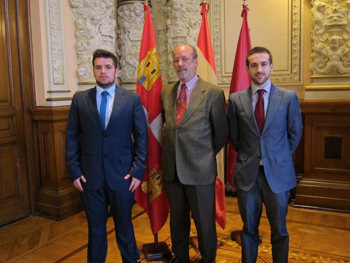 El alcalde de Valladolid, entre los organizadores del evento.