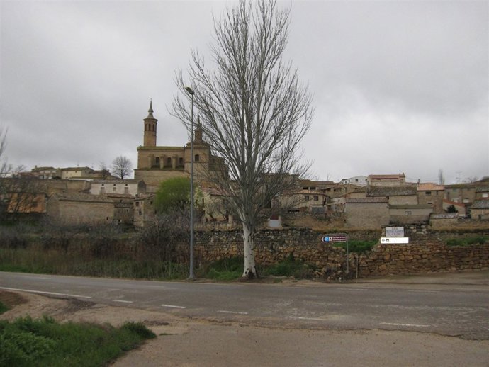 Carretera A-1201, en la 'Ruta de Goya', de acceso a Fuendetodos