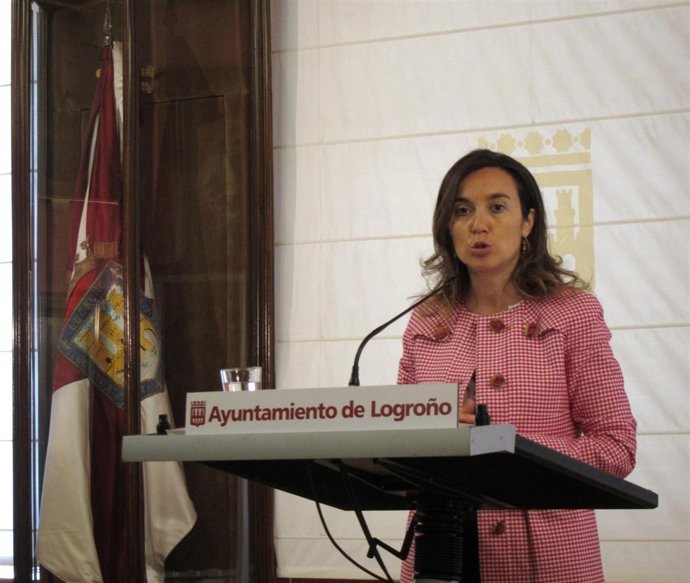 Cuca Gamarra, en la rueda de prensa en la que ha anunciado las inversiones