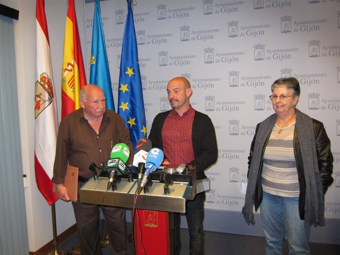 Espina (Centro) con Ferrera y Tamargo, en la rueda de prensa.