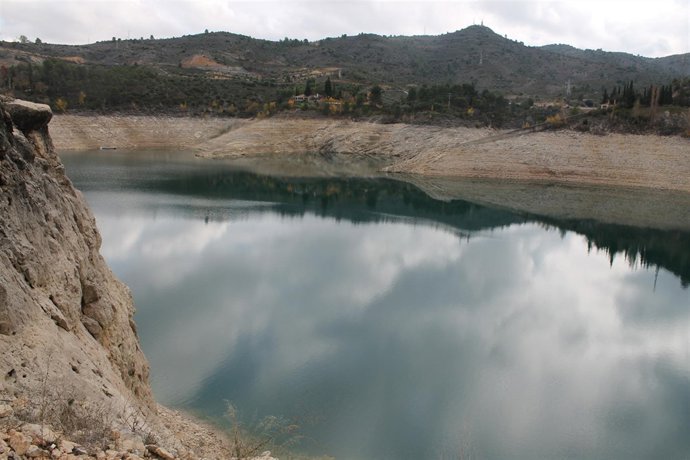 EMBALSE ENTREPEÑAS, AGUA 