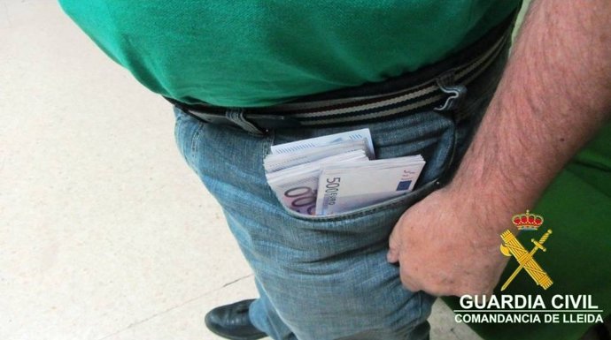 Dinero intervenido sin declarar a una familia procedente de Andorra