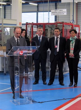 En el medio, el lehendakari, Iñigo Urkullu en Copreci. 