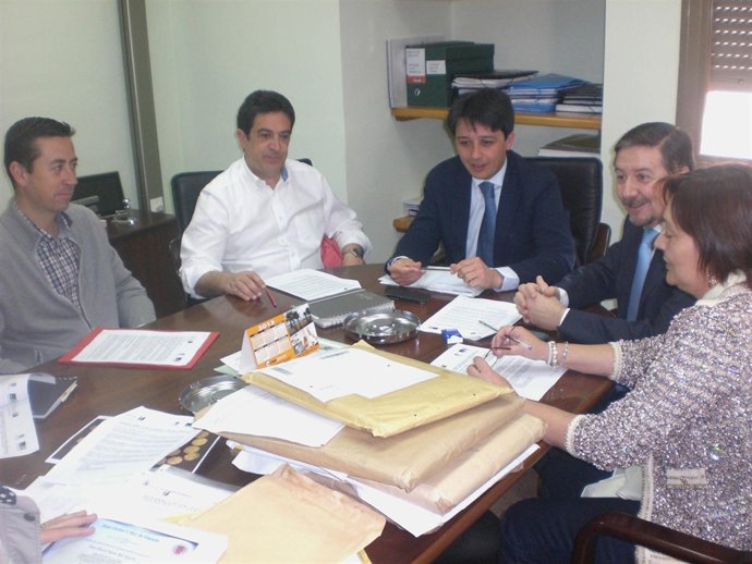 Guzmán preside la mesa de contratación del Centro de Interpretación